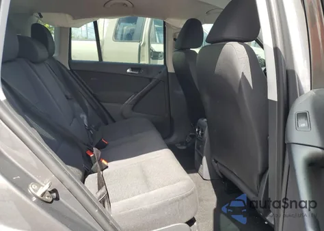 2015 Volkswagen Tiguan S z USA, uszkodzony, nr VIN WVGAV7AX7FW612448